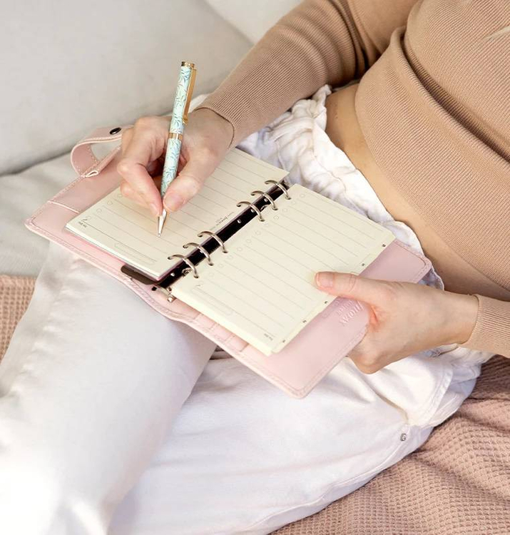 Organizer fILOFAX MALDEN Personal, skóra naturalna w kolorze jasnoróżowym