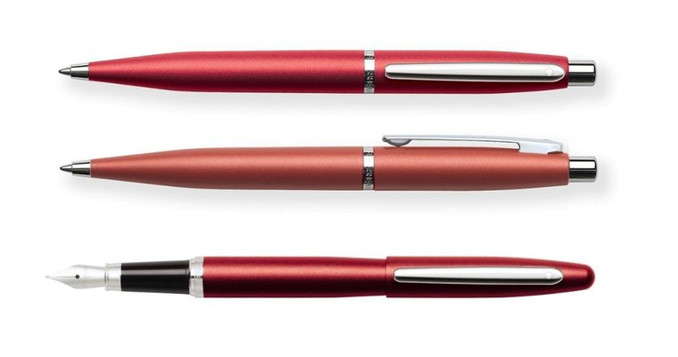9403 Zestaw (pióro wieczne i długopis) Sheaffer VFM, czerwony, wykończenia niklowane